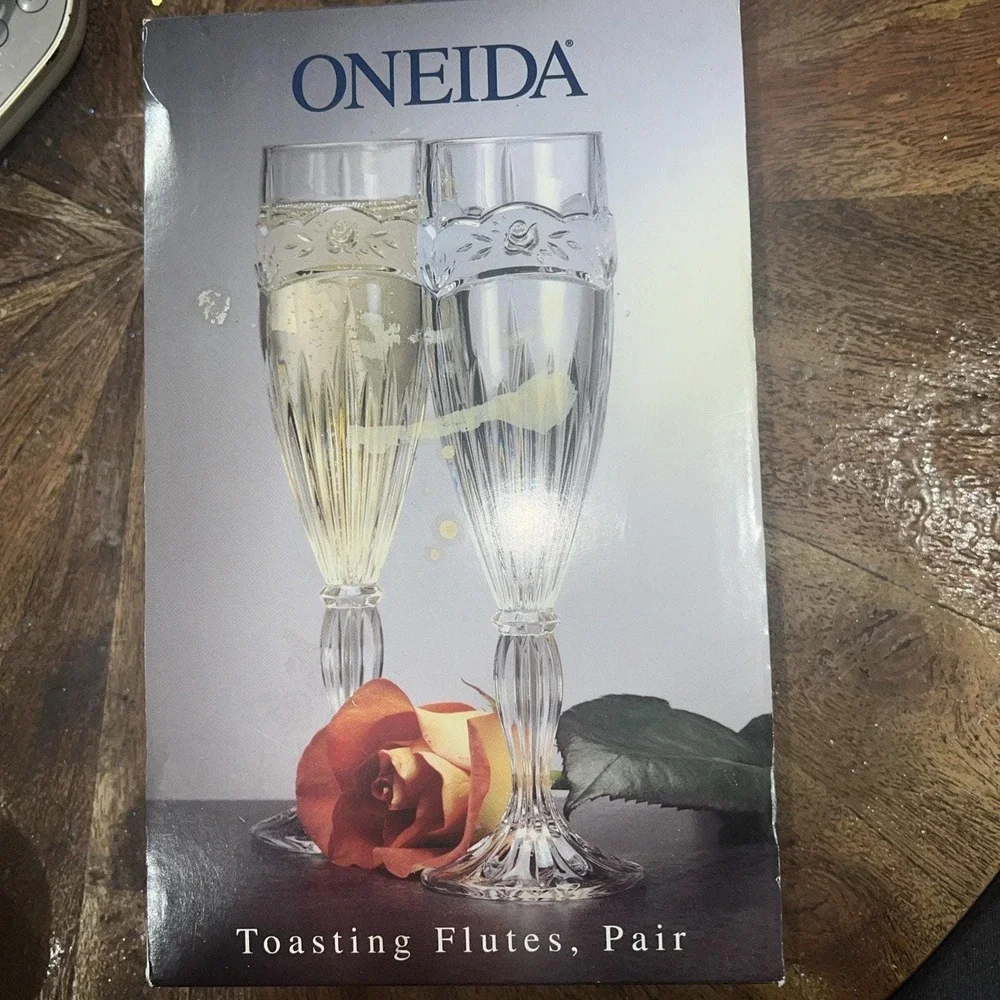 Oneida Crystal Southern Garden Toasting Flutes Pair‎ Frosted Rose Barware Bridal